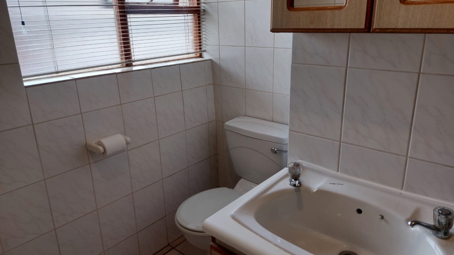 2 Bedroom Property for Sale in Langenhovenpark Free State